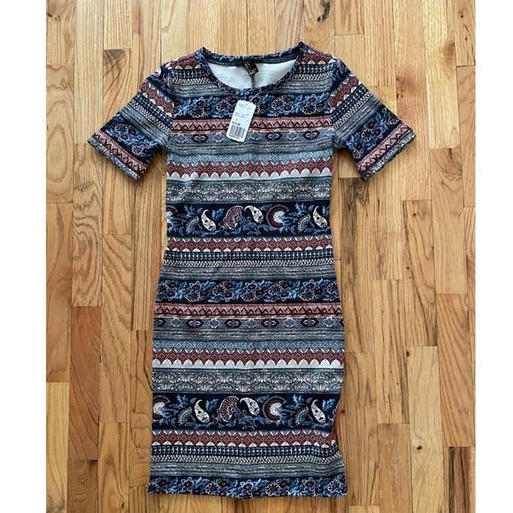 Brand new with tags burgundy navy mixed print/paisley dress - Picture 2 of 4